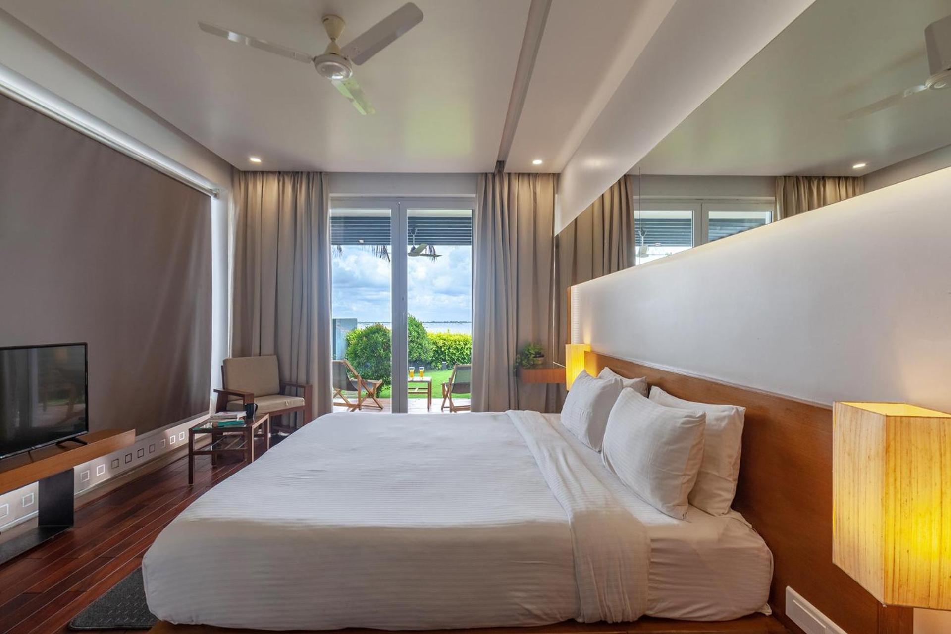 Stayvista At The Rain - River Villa With Infinity Pool Alappuzha Экстерьер фото